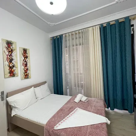Mariana Guesthouse * 地拉那